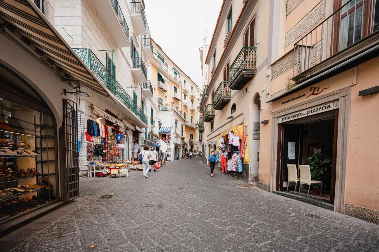 White Amalfi Centro Storico By Italianhost Lägenhet Exteriör bild