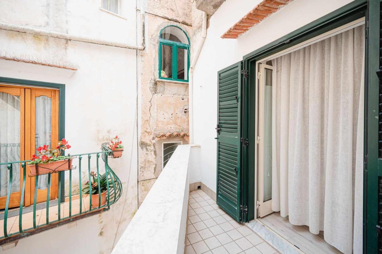 White Amalfi Centro Storico By Italianhost Lägenhet Exteriör bild