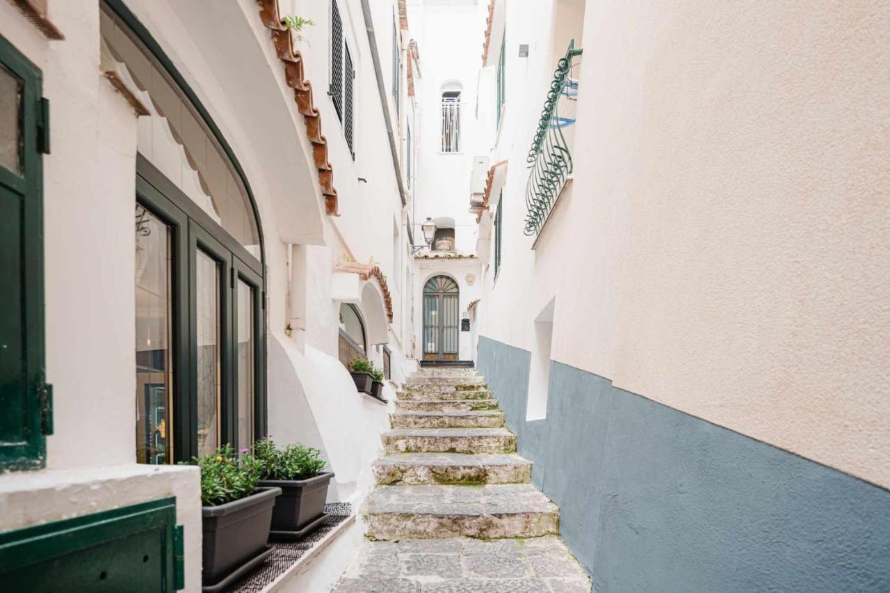 White Amalfi Centro Storico By Italianhost Lägenhet Exteriör bild
